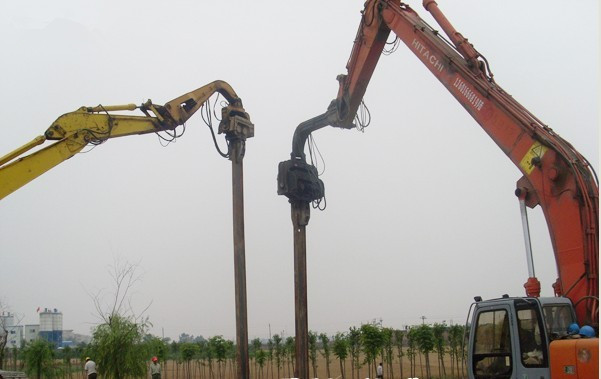 挖掘機(jī)打樁臂、打樁臂、打樁錘、挖掘機(jī)打樁臂廠家